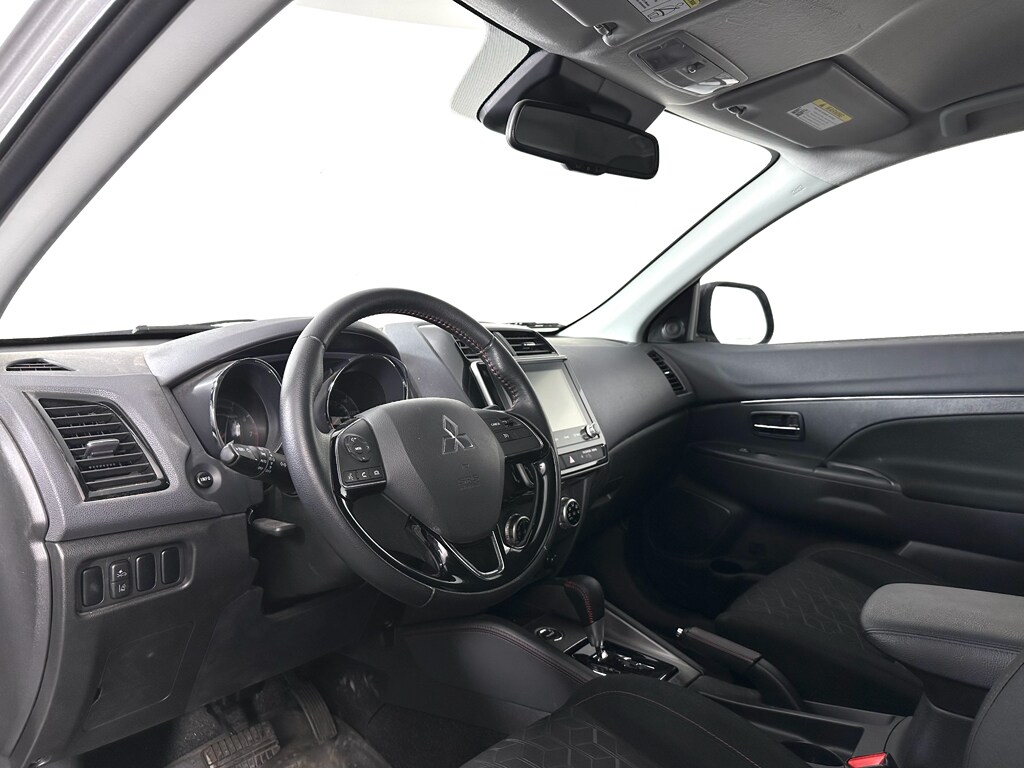 2023 Mitsubishi Outlander Sport LE photo 2