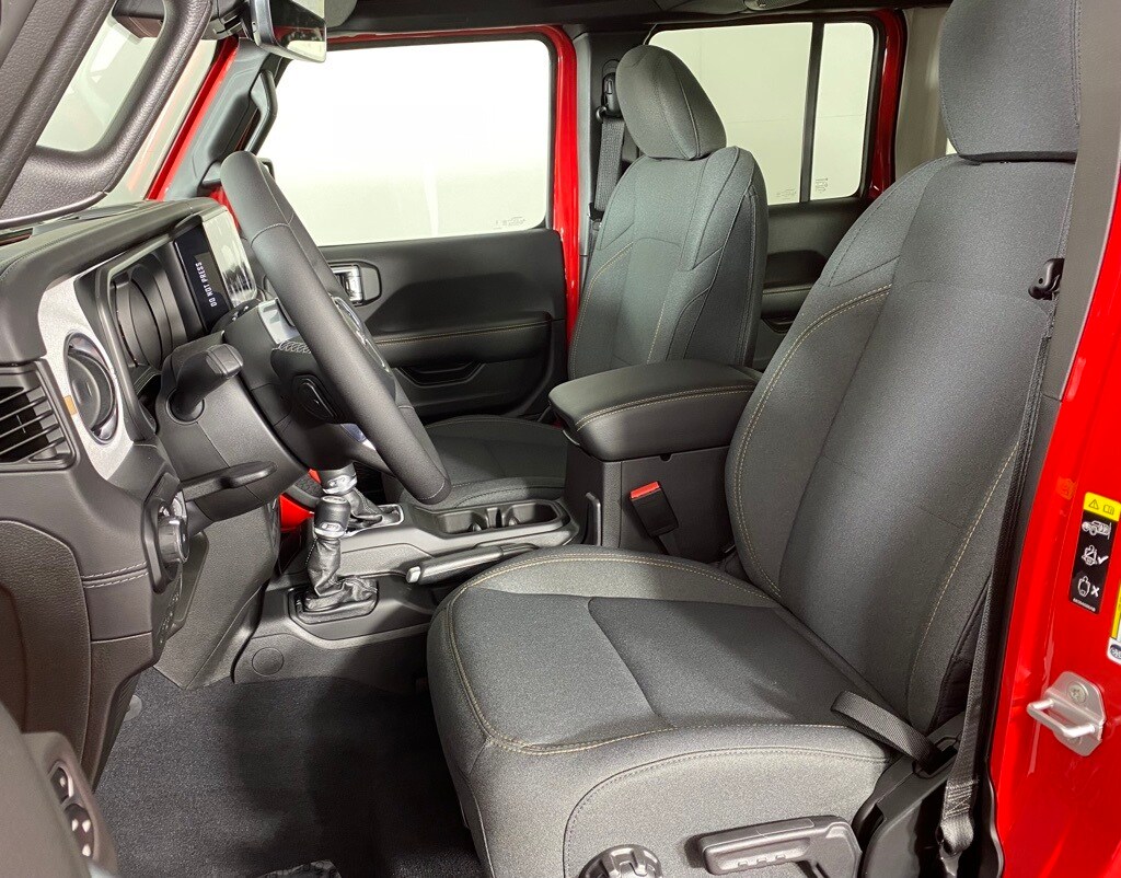 2025 Jeep Wrangler Sahara photo 3