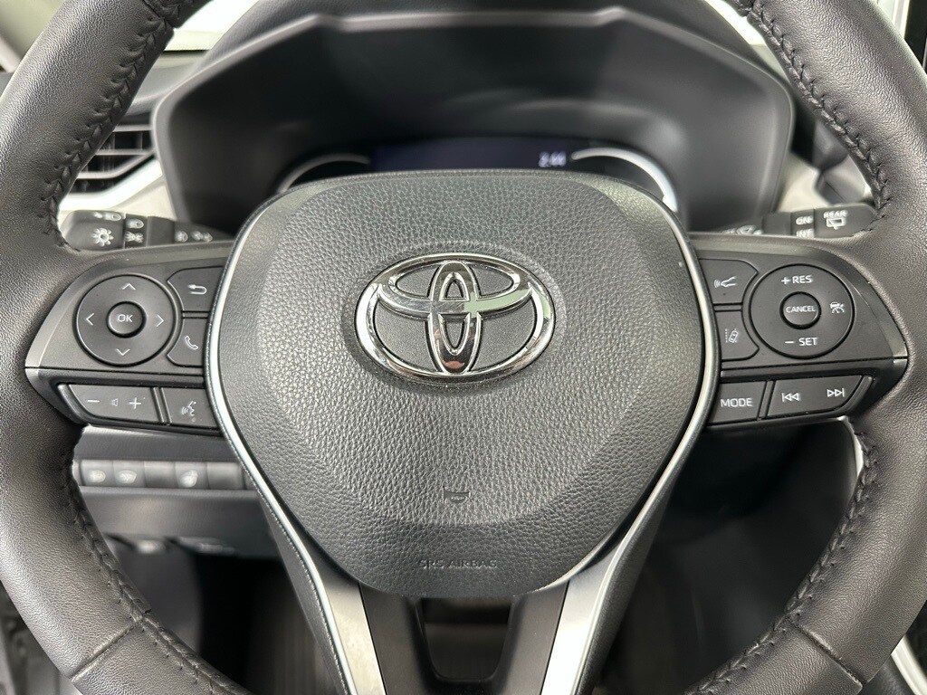 2024 Toyota RAV4 XLE Premium photo 3