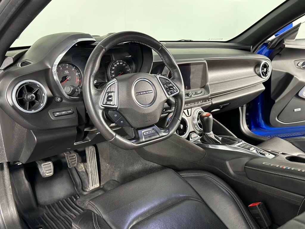 2017 Chevrolet Camaro 2SS photo 2