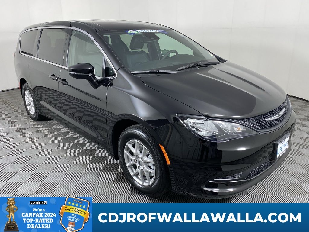 2025 Chrysler Voyager LX's photo