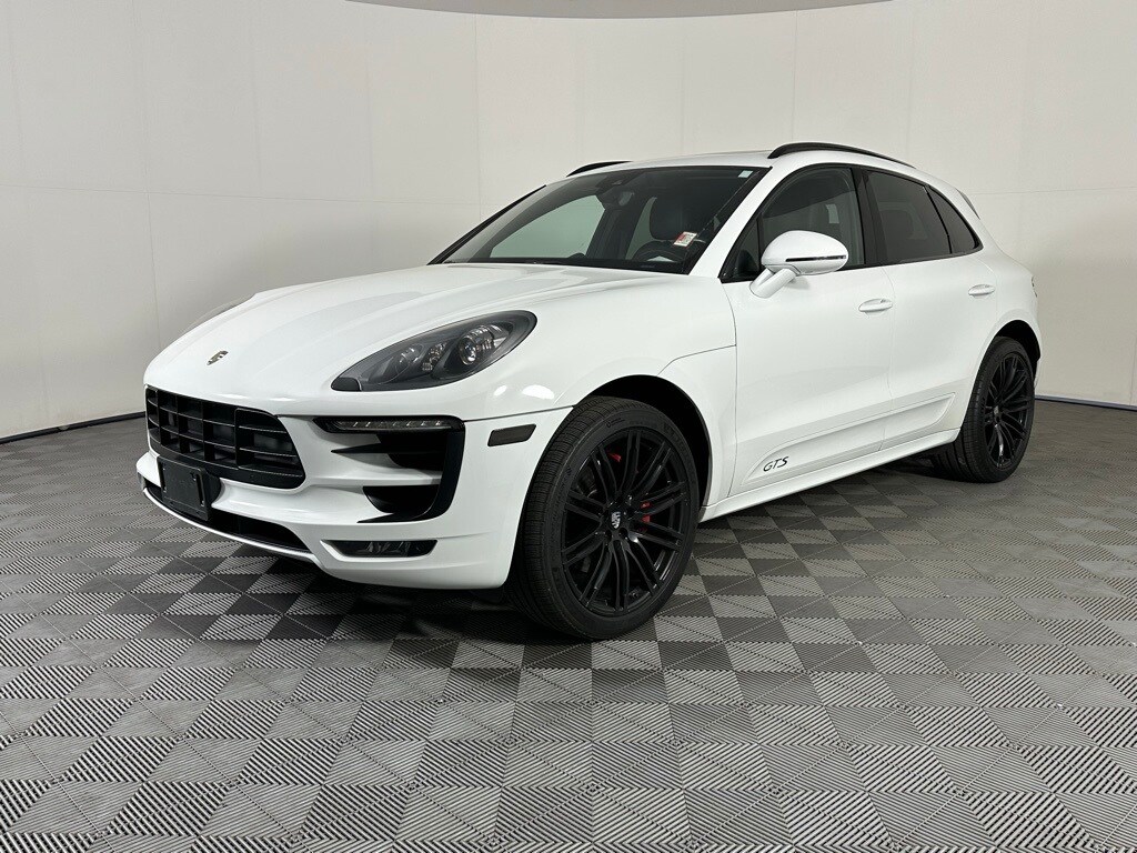 2017 Porsche Macan GTS photo 2