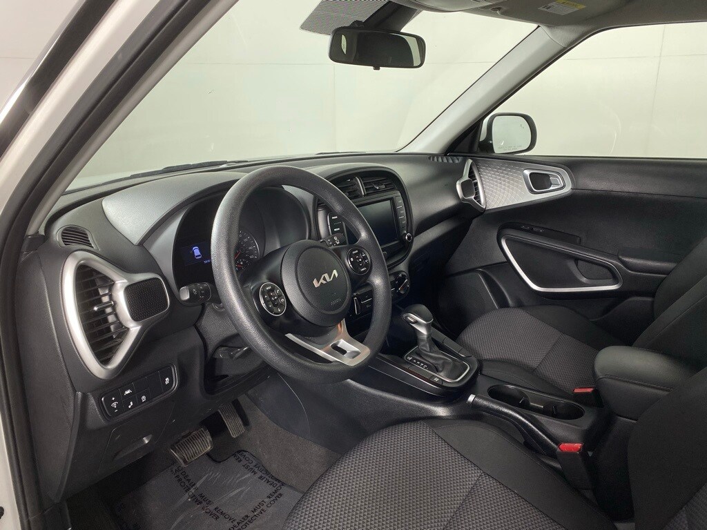 2022 Kia Soul LX photo 2