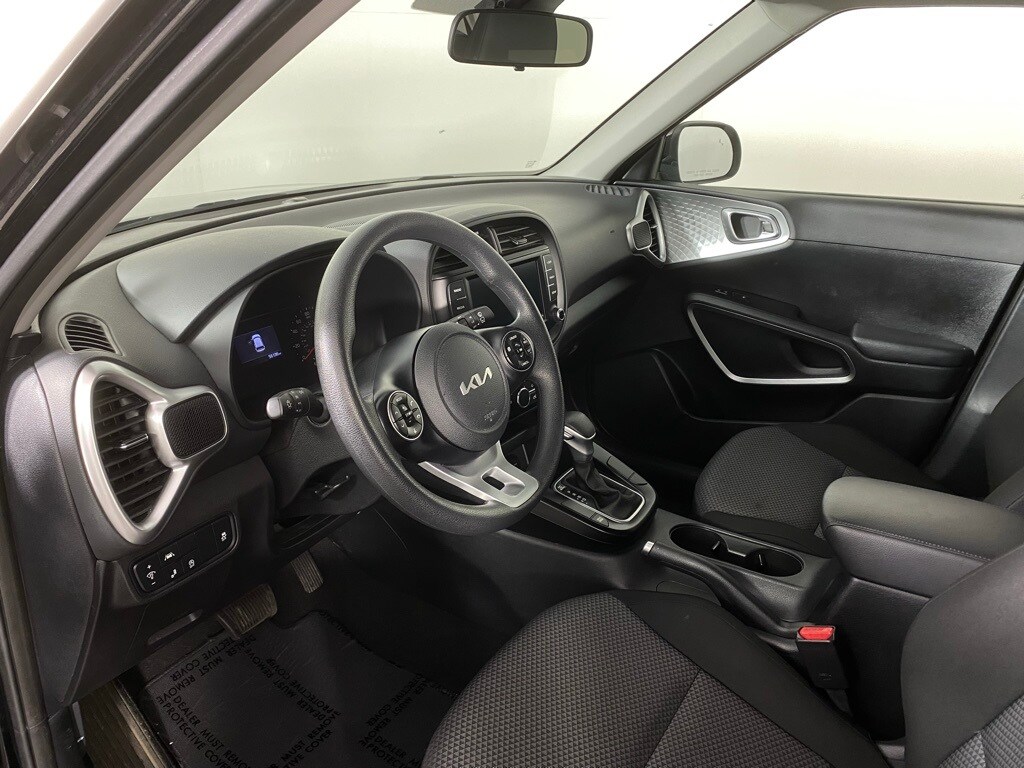 2022 Kia Soul LX photo 2