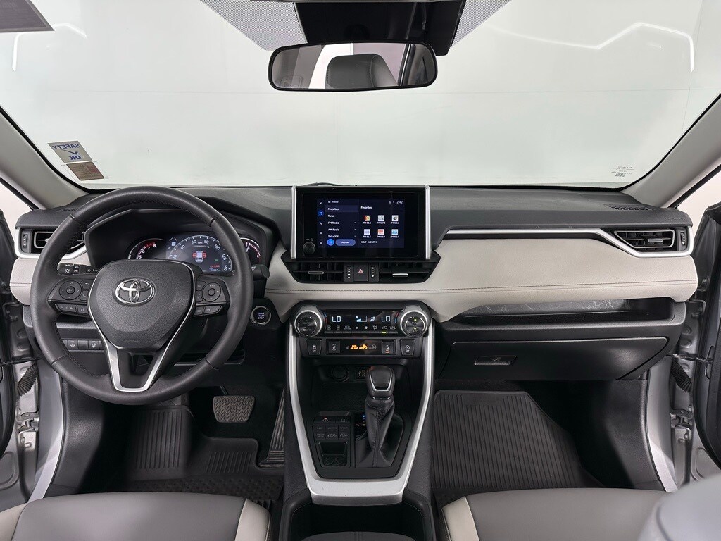 2024 Toyota RAV4 XLE Premium photo 4