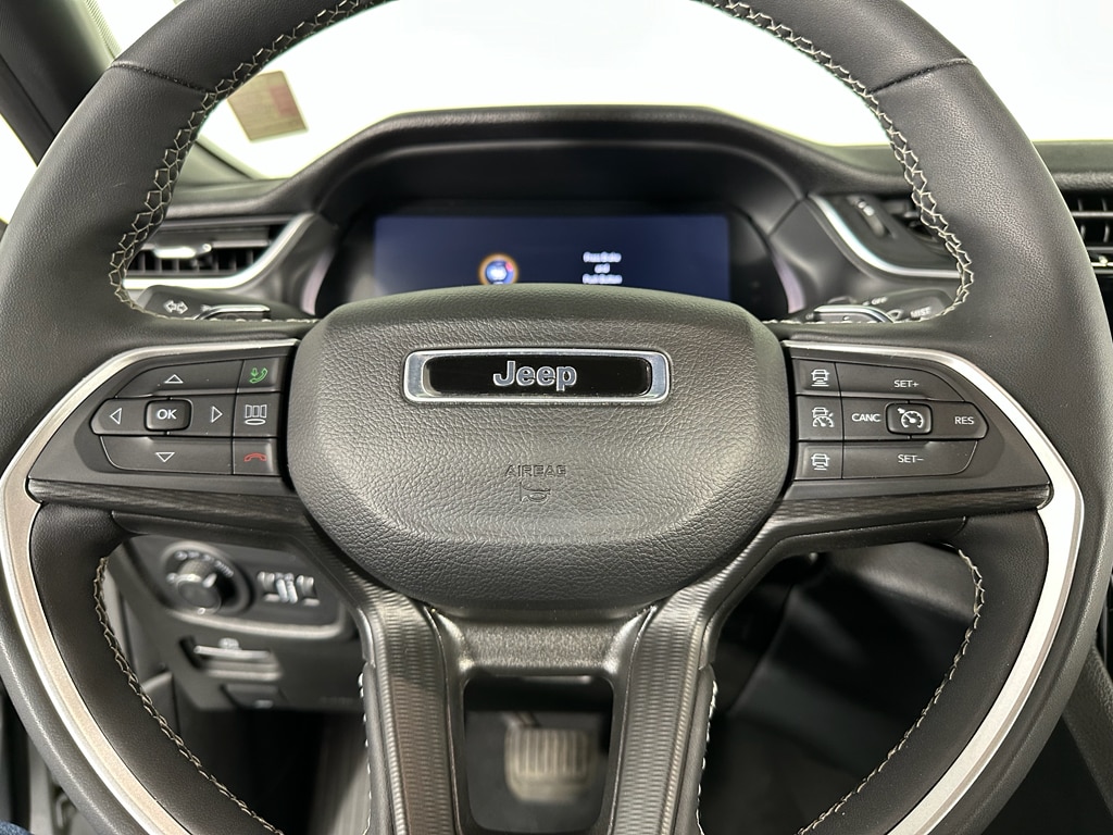 Used 2024 Jeep Grand Cherokee L Laredo SUV