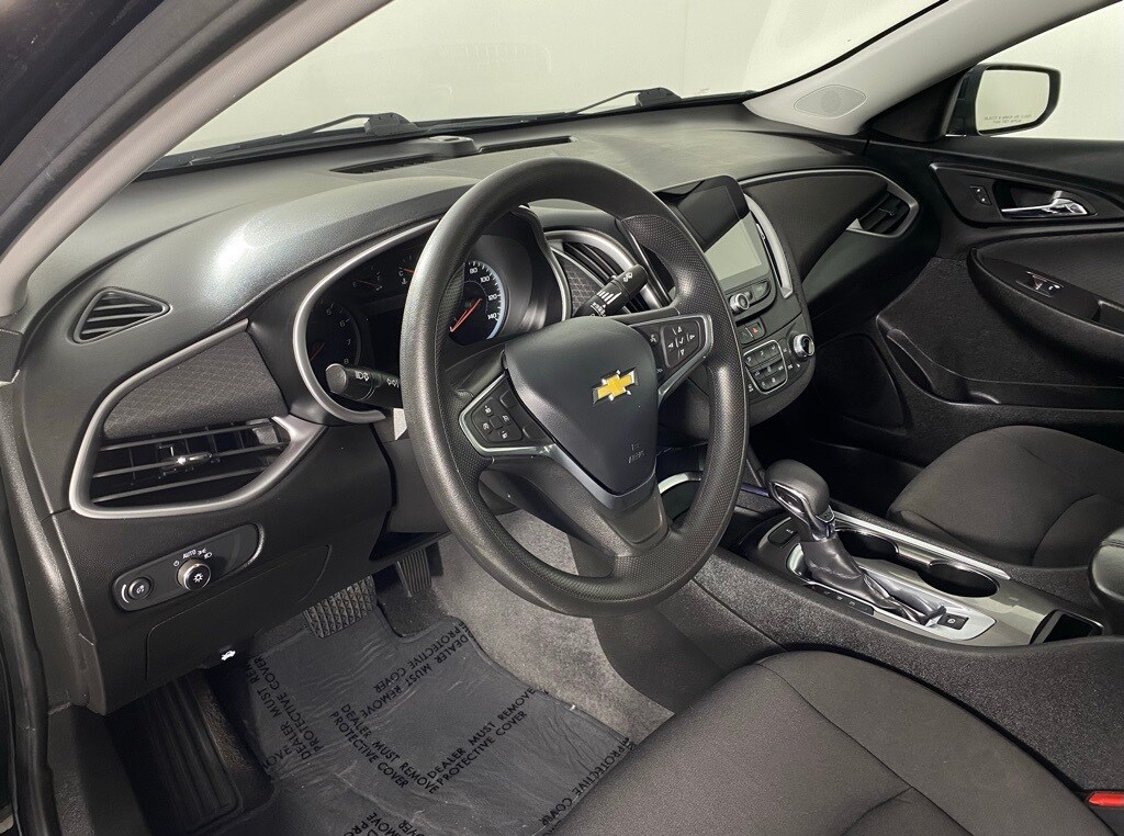 2022 Chevrolet Malibu 1LT photo 2