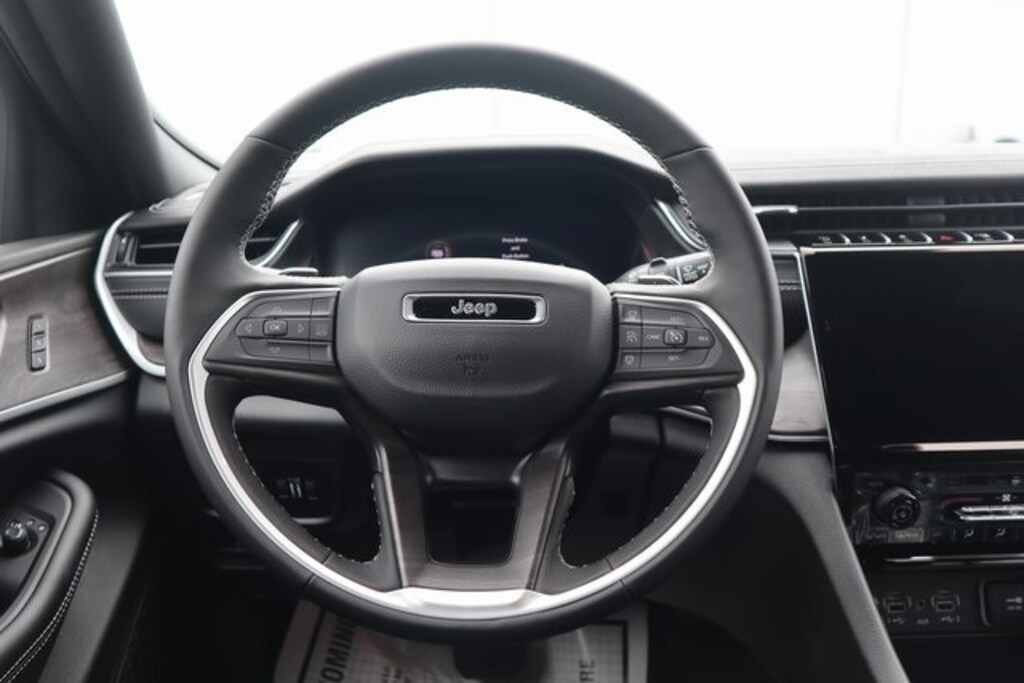 New 2025 Jeep Grand Cherokee LIMITED 4X4 Sport Utility