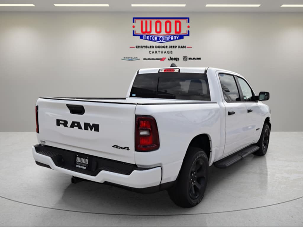 New 2026 Ram 1500 EXPRESS CREW CAB 4X4 5'7 BOX Pickup