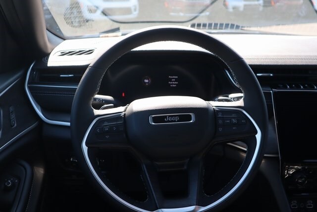 2025 Jeep Grand Cherokee Limited photo 3