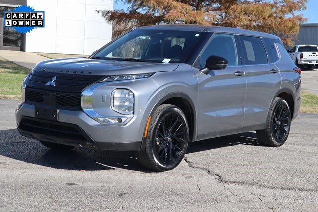 2024 Mitsubishi Outlander SE Black Edition photo 2