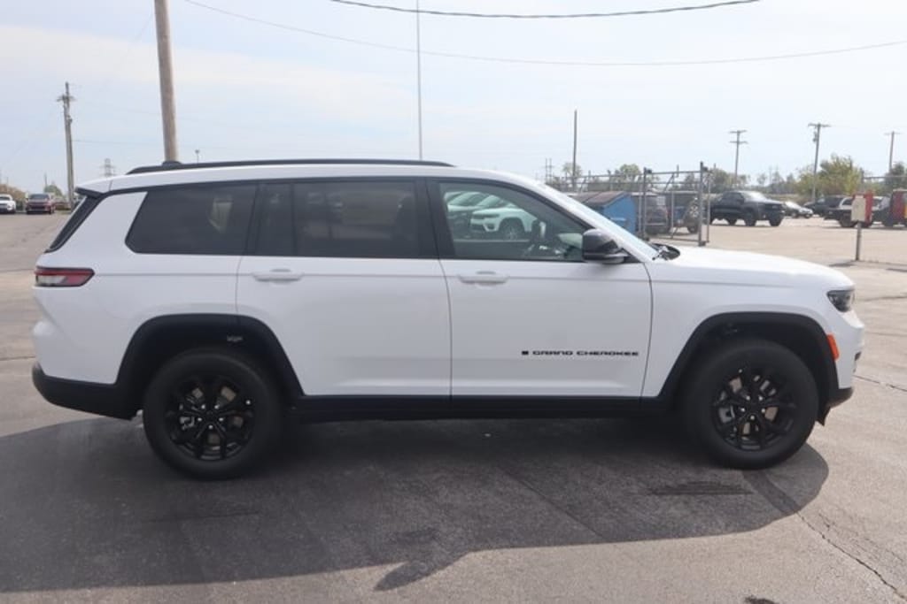 New 2025 Jeep Grand Cherokee L ALTITUDE X 4X4 Sport Utility