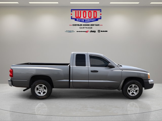 Used 2005 Dodge Dakota SLT with VIN 1D7HE42K35S335815 for sale in Carthage, MO