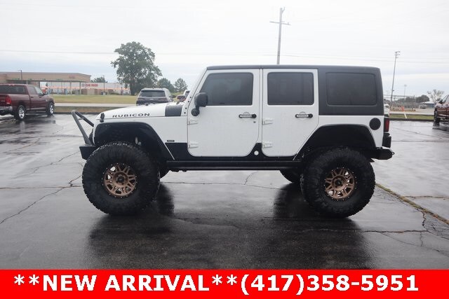 2017 Jeep Wrangler Unlimited Rubicon photo 2