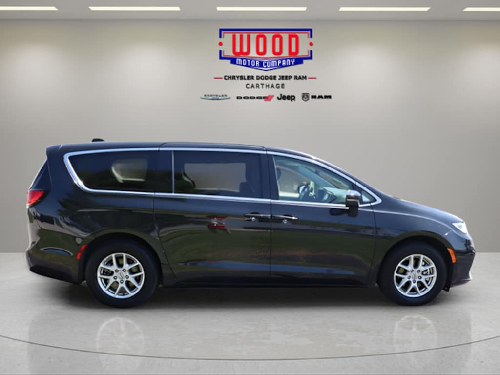 Used 2023 Chrysler Pacifica Touring L Minivan/Van