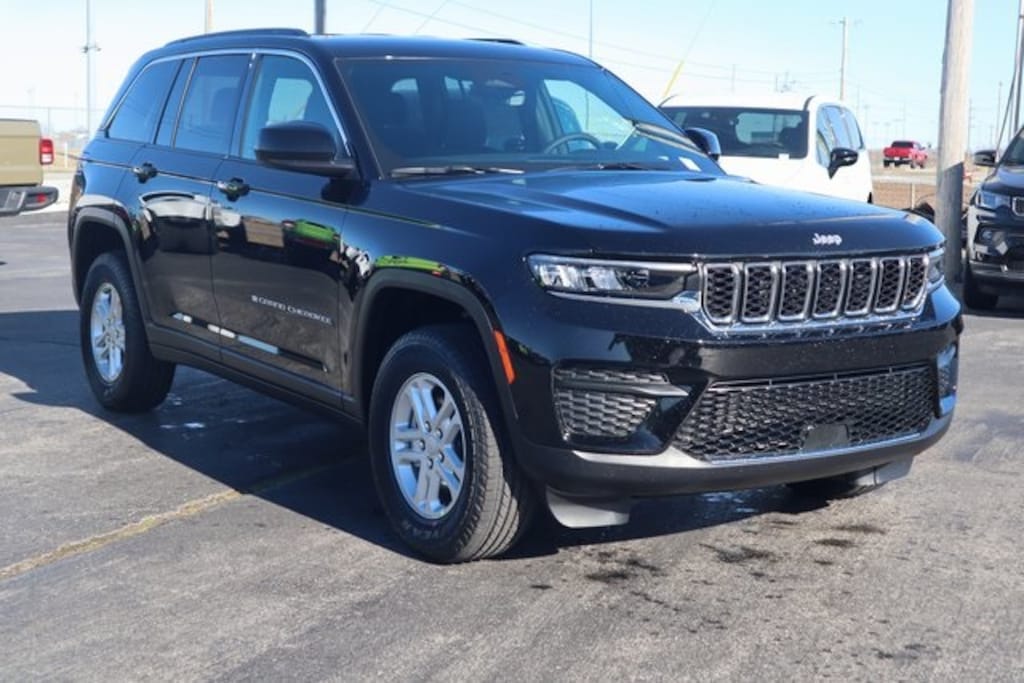 New 2025 Jeep Grand Cherokee LAREDO 4X4 Sport Utility