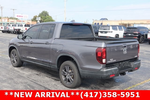 2020 Honda Ridgeline Sport photo 2