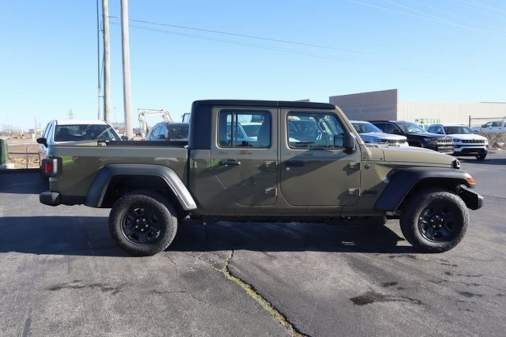 New 2026 Jeep Gladiator SPORT 4X4 Pickup