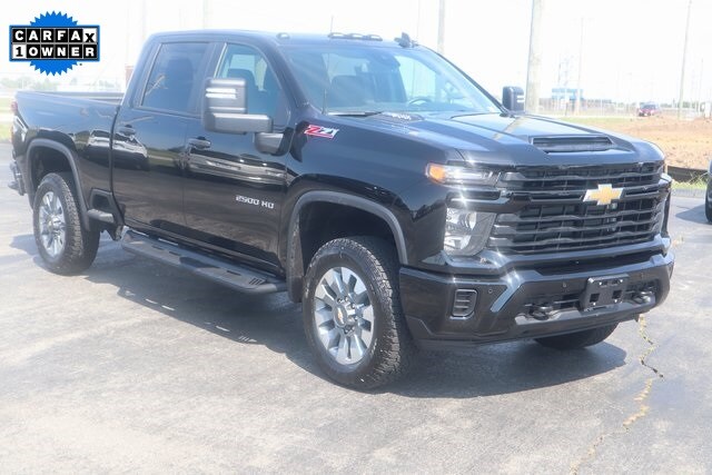 2025 Chevrolet Silverado 2500HD Custom photo 2