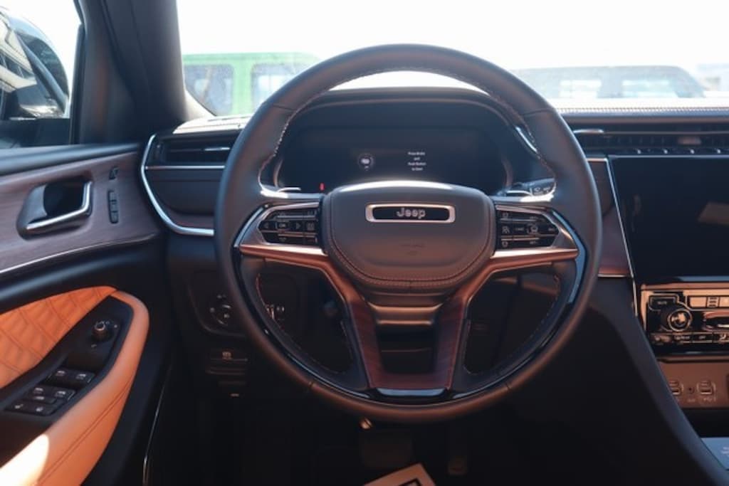 New 2025 Jeep Grand Cherokee L SUMMIT 4X4 Sport Utility