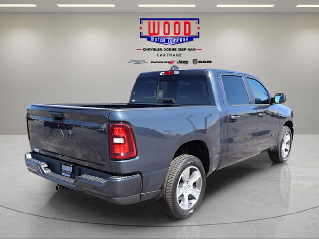 New 2026 Ram 1500 EXPRESS CREW CAB 4X2 5'7 BOX Pickup
