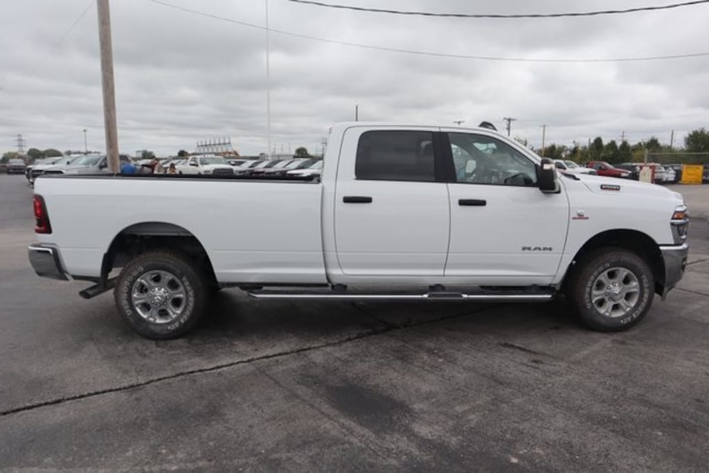 New 2026 Ram 2500 BIG HORN CREW CAB 4X4 8' BOX Pickup