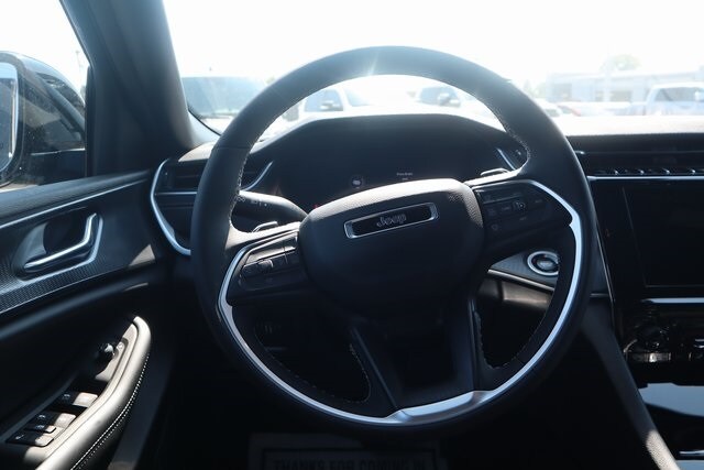 2025 Jeep Grand Cherokee Altitude photo 4