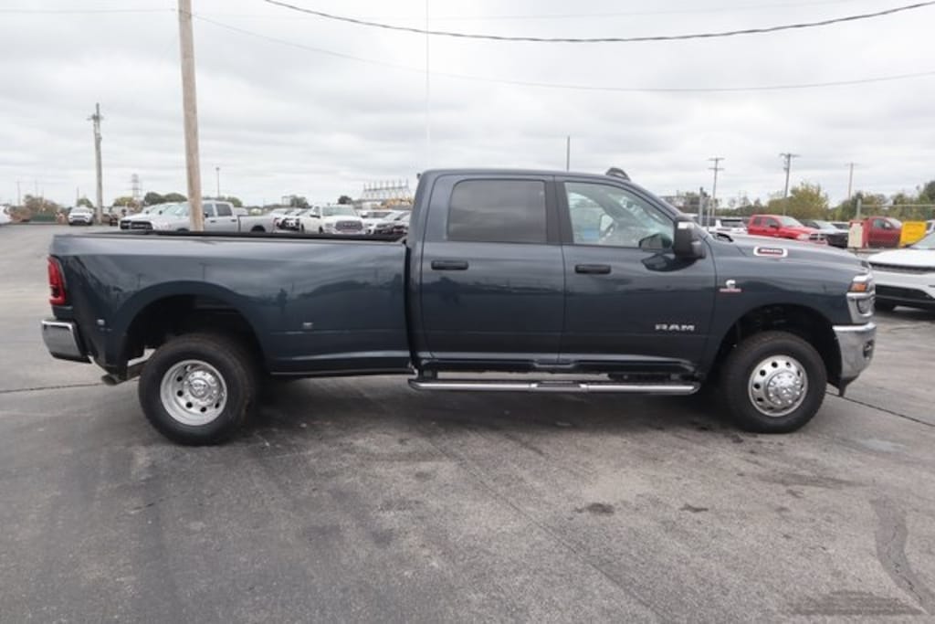 New 2026 Ram 3500 BIG HORN CREW CAB 4X4 8' BOX Pickup