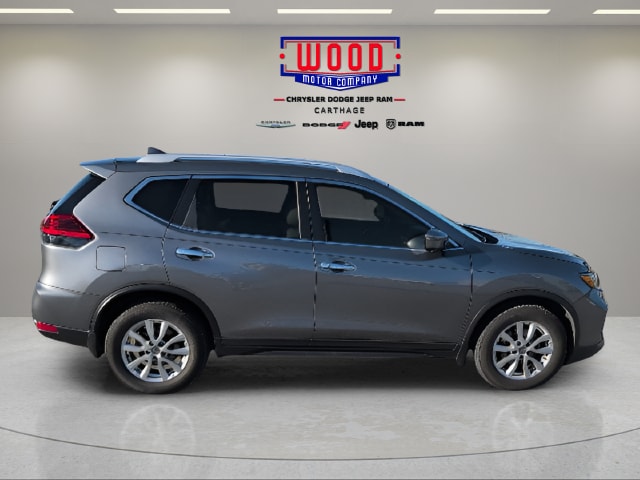 Used 2017 Nissan Rogue SV with VIN KNMAT2MT2HP551576 for sale in Carthage, MO