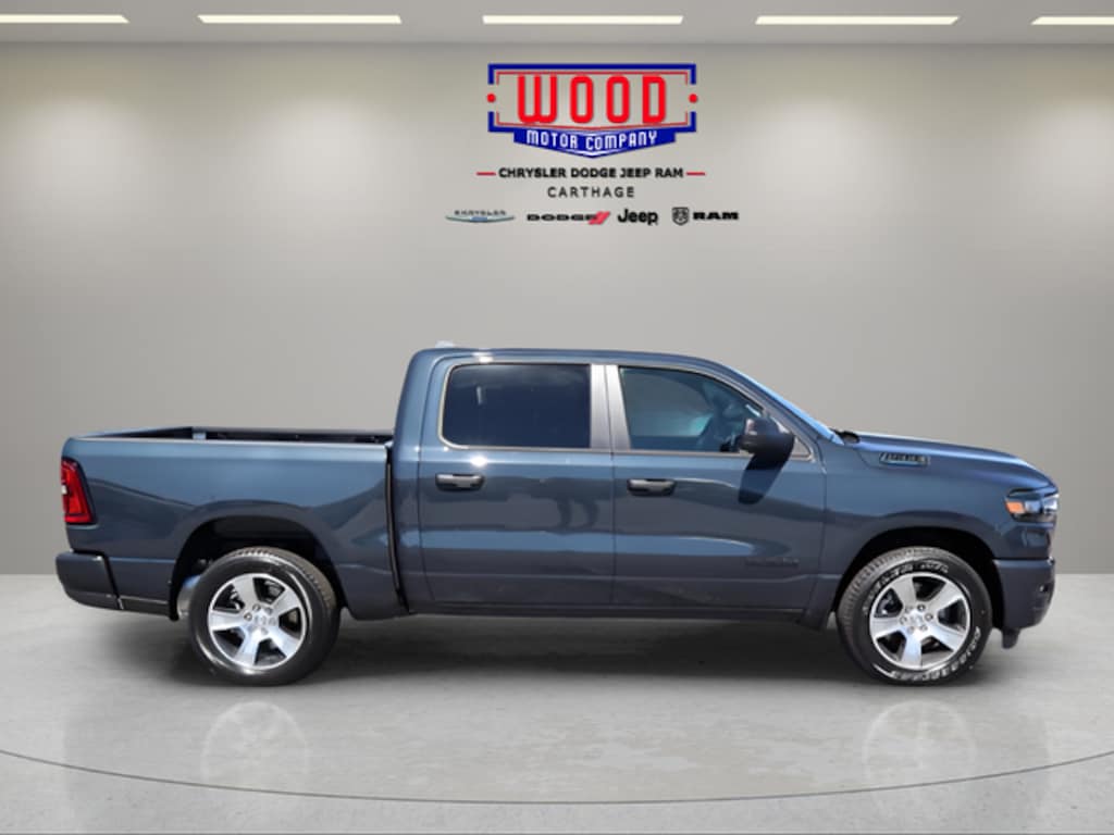 New 2026 Ram 1500 EXPRESS CREW CAB 4X2 5'7 BOX Pickup