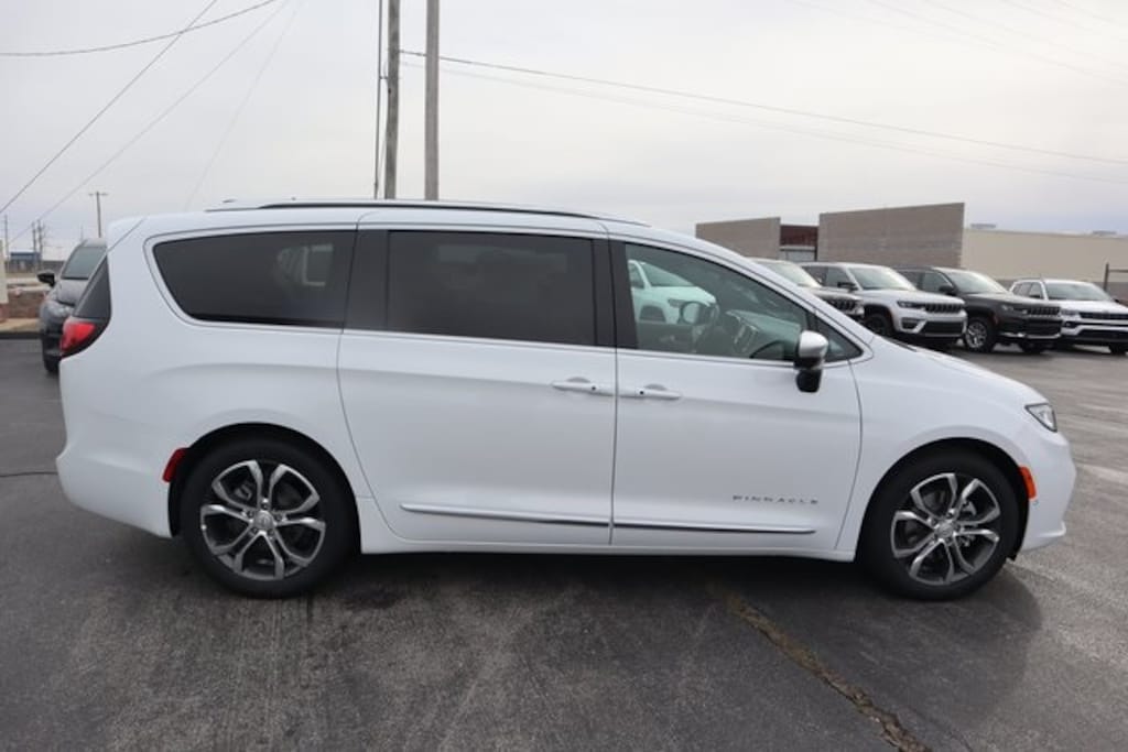 New 2026 Chrysler Pacifica PINNACLE Passenger Van