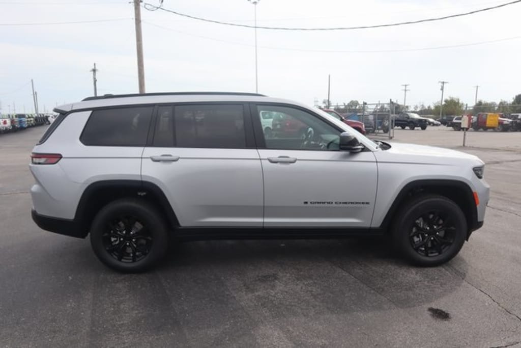 New 2025 Jeep Grand Cherokee L ALTITUDE X 4X4 Sport Utility