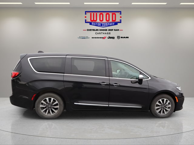 Used 2023 Chrysler Pacifica Hybrid Limited with VIN 2C4RC1S76PR626747 for sale in Carthage, MO