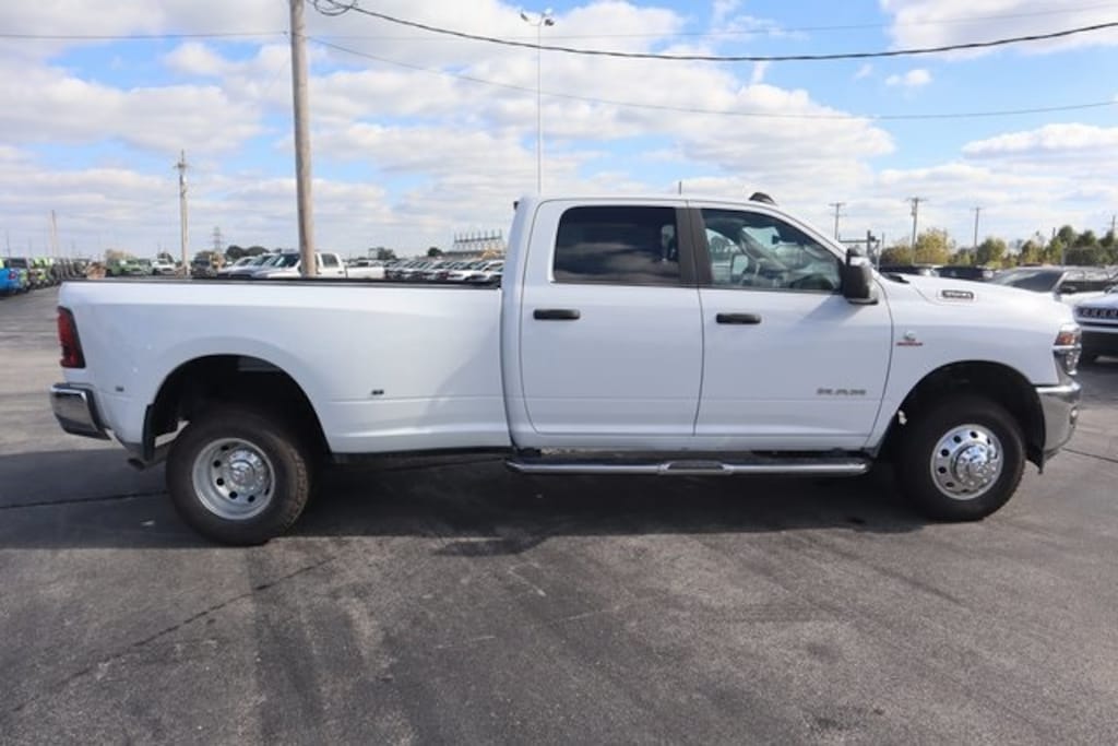 New 2026 Ram 3500 BIG HORN CREW CAB 4X4 8' BOX Pickup