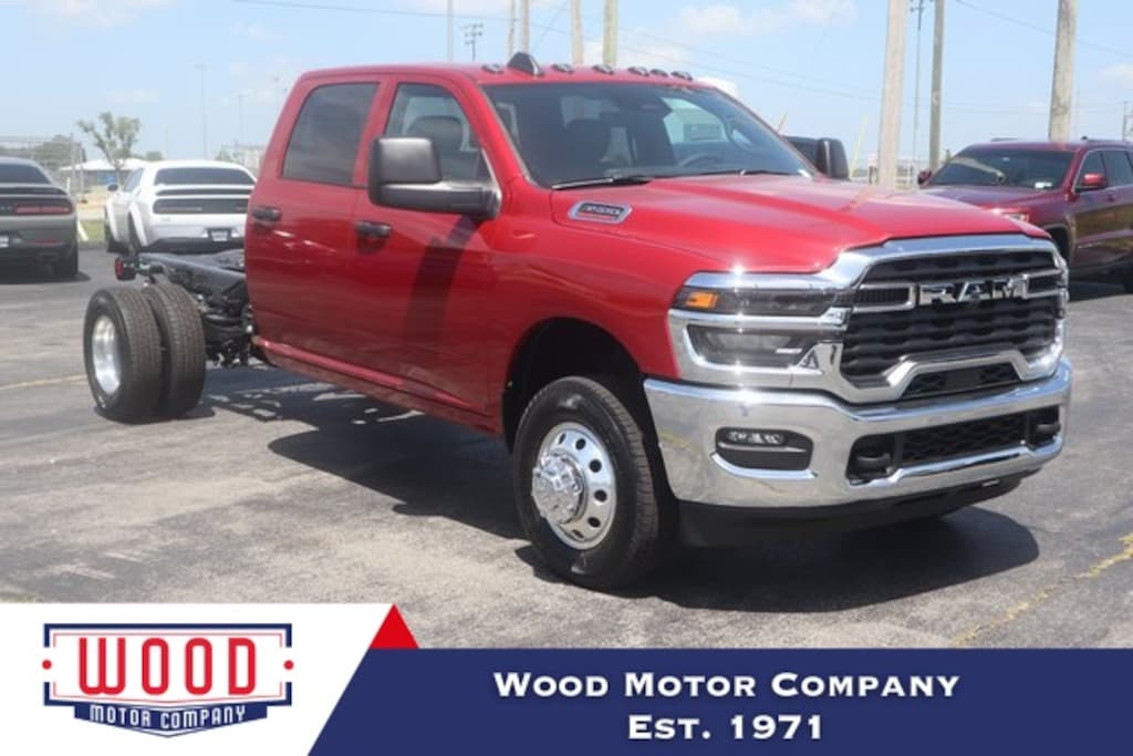 New 2025 Ram 3500 Chassis Cab 3500 TRADESMAN CREW CAB CHASSIS 4X4 60' CA Pickup