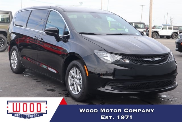 2026 Chrysler Voyager LX's photo