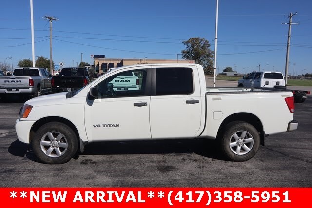 2015 Nissan Titan S photo 2