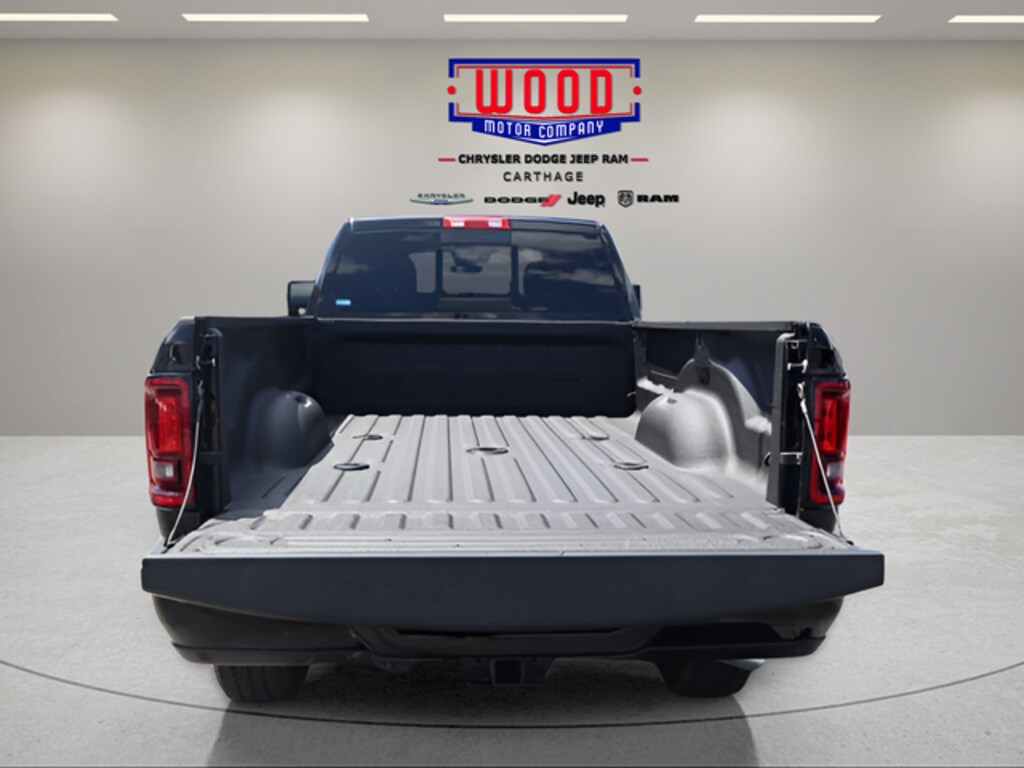 New 2026 Ram 2500 BLACK EXPRESS CREW CAB 4X4 8' BOX Pickup