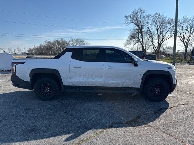 2025 Chevrolet Silverado EV LT photo 3