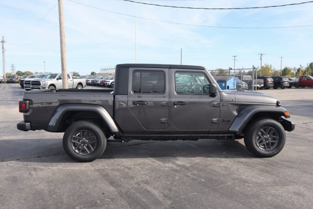 New 2025 Jeep Gladiator SPORT S 4X4 Pickup