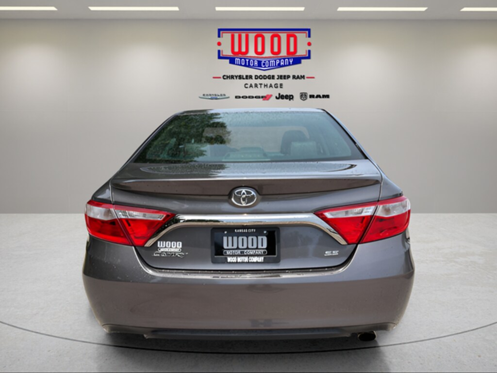 Used 2017 Toyota Camry SE Sedan