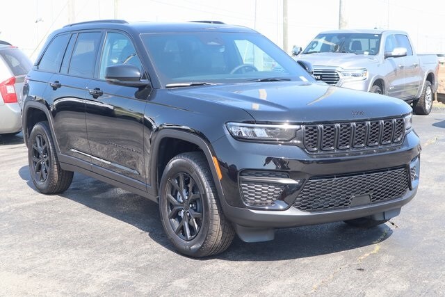 2025 Jeep Grand Cherokee Altitude photo 2