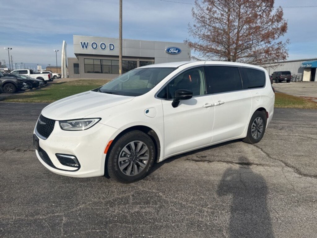 Used 2024 Chrysler Pacifica Hybrid Select Minivan/Van