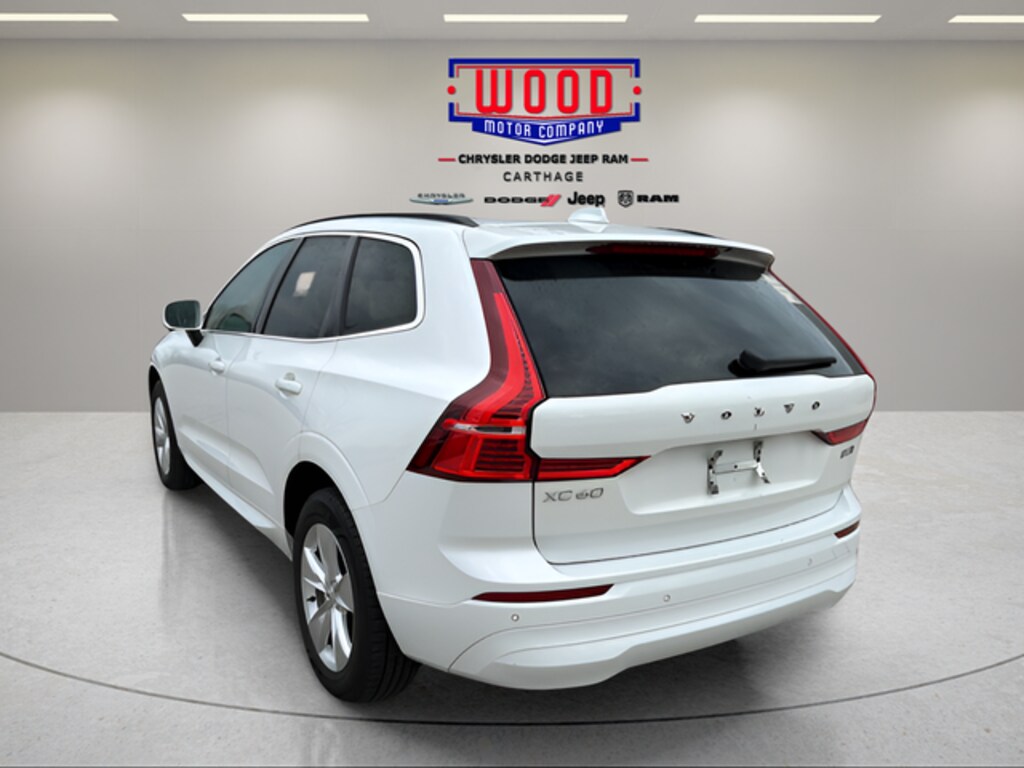 Used 2022 Volvo XC60 B5 Momentum SUV