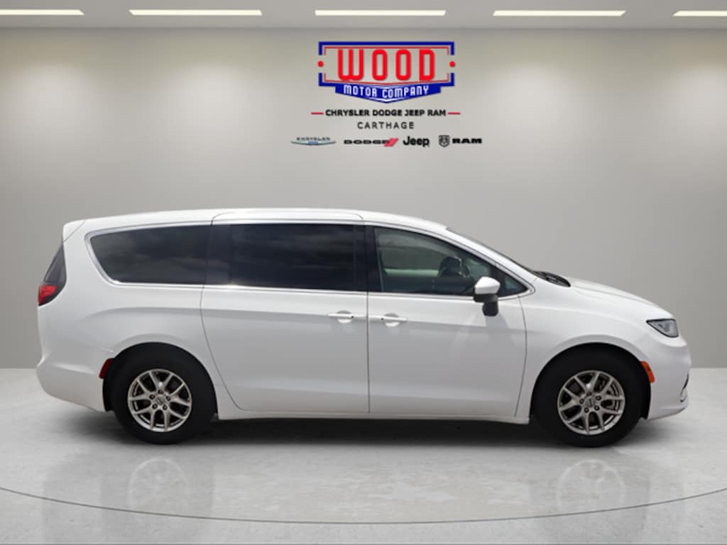 Used 2023 Chrysler Pacifica Touring L Minivan/Van