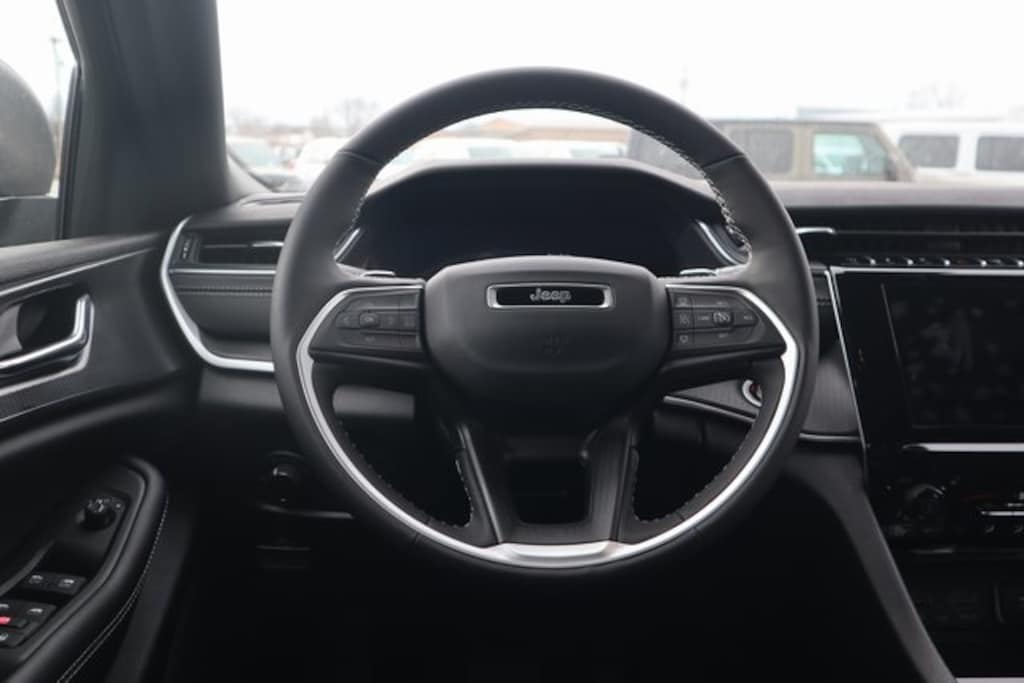 New 2025 Jeep Grand Cherokee LAREDO X 4X4 Sport Utility