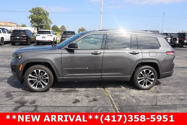 2022 Jeep Grand Cherokee Overland photo 2