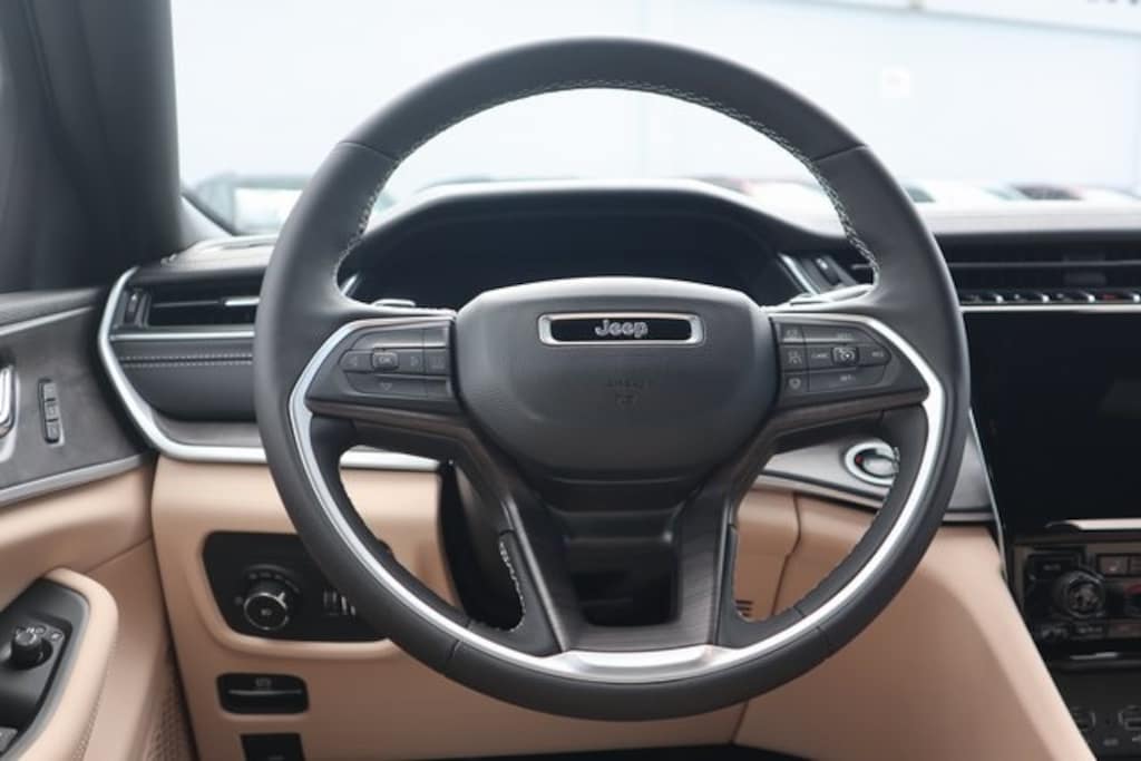 New 2025 Jeep Grand Cherokee LIMITED 4X4 Sport Utility