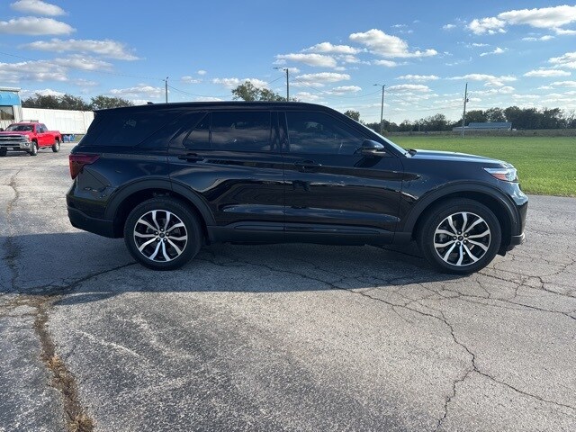 2021 Ford Explorer ST photo 2