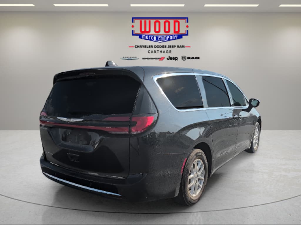 Used 2023 Chrysler Pacifica Touring L Minivan/Van